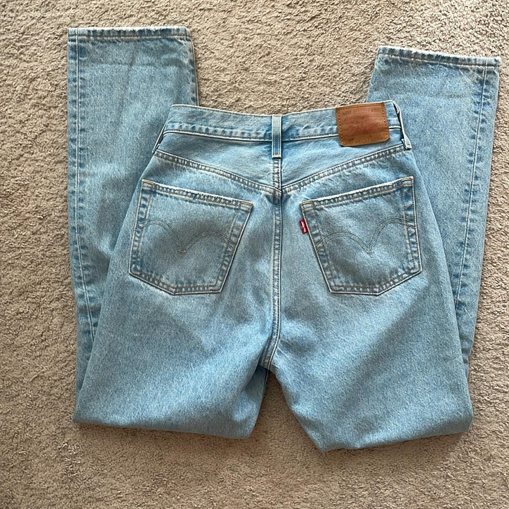 Levis - Picture 3 of 3